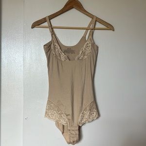 Maidenform shapewear lace trimmed bodysuit size M